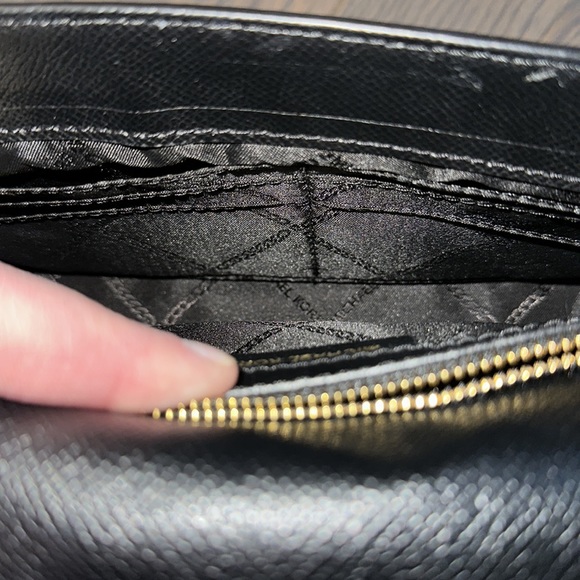 Michael Kors Jet Set crossbody bag - Picture 13 of 14